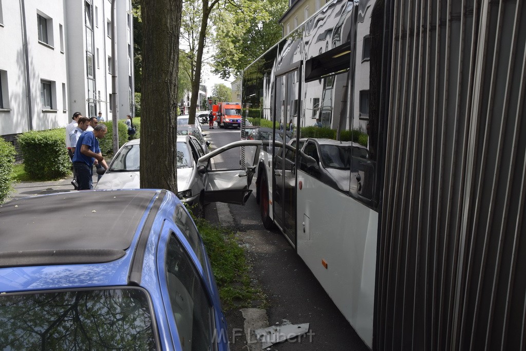 VU KVB Bus gegen PKW Tuer Koeln Kalk Buchforststr P09.JPG - Miklos Laubert